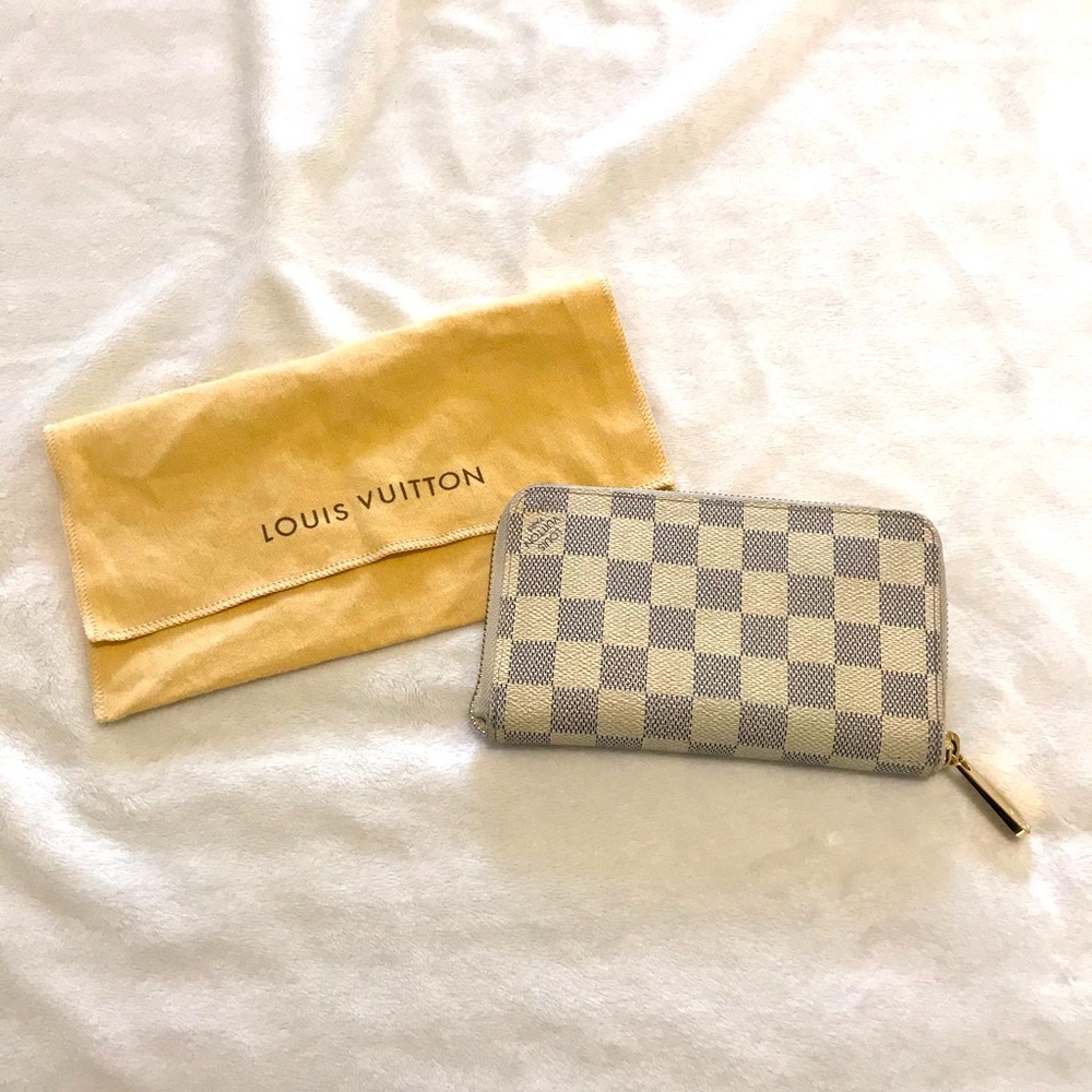 Authentic Louis Vuitton zippy Wallet